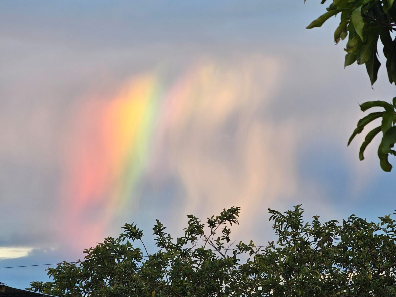 &iquest;Arco&iacute;ris o nubes resplandecientes? IMN aclara fen&oacute;meno que se present&oacute; en Heredia este martes